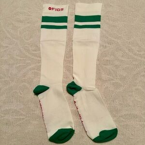 FIGS White Green Compression Awesome Socks Nursing Healthcare Travel Medium NWOT